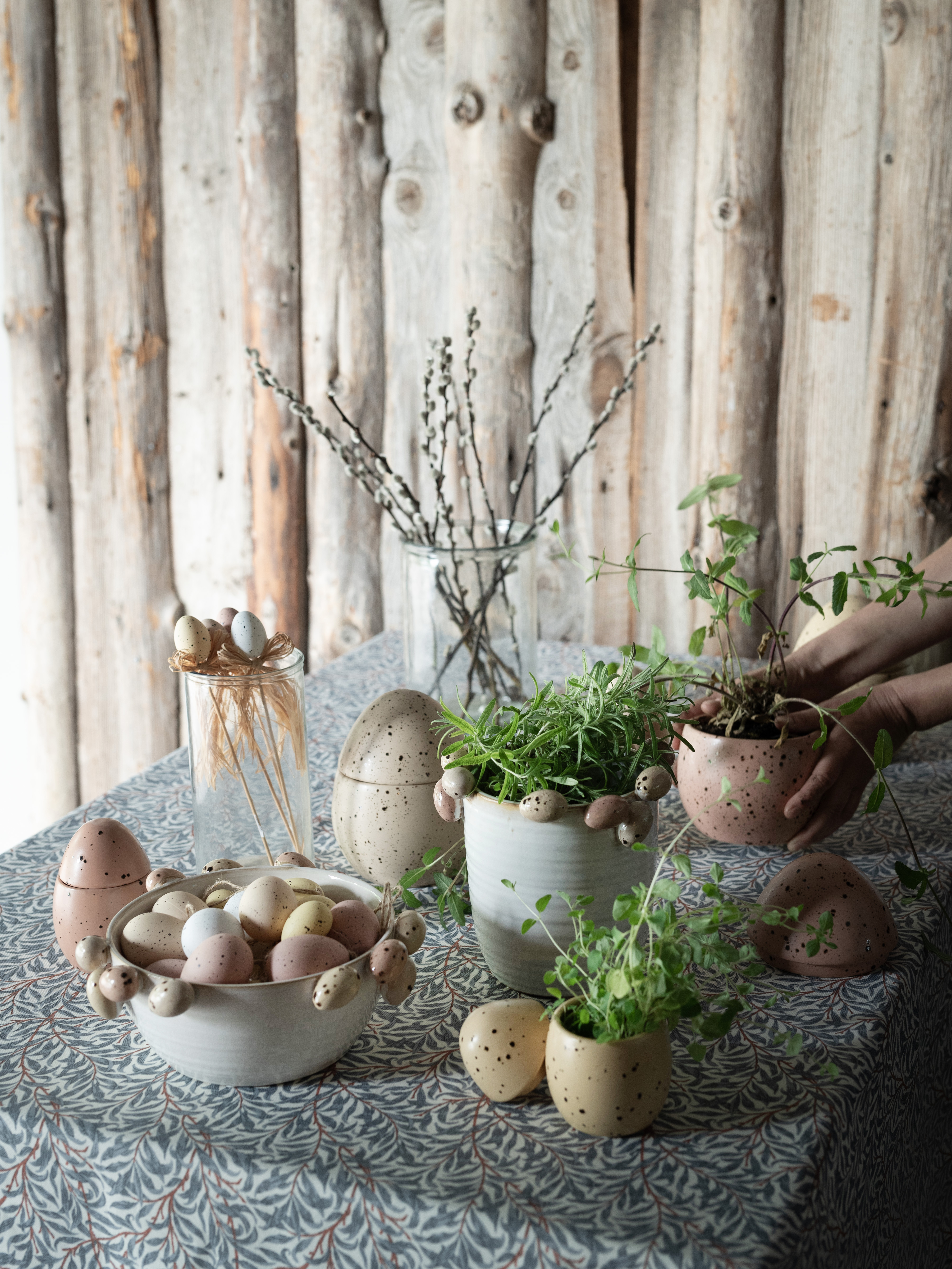 Ägg med hänge i påse - Beige - Plast - 12-pack - 2 storlekar - 3