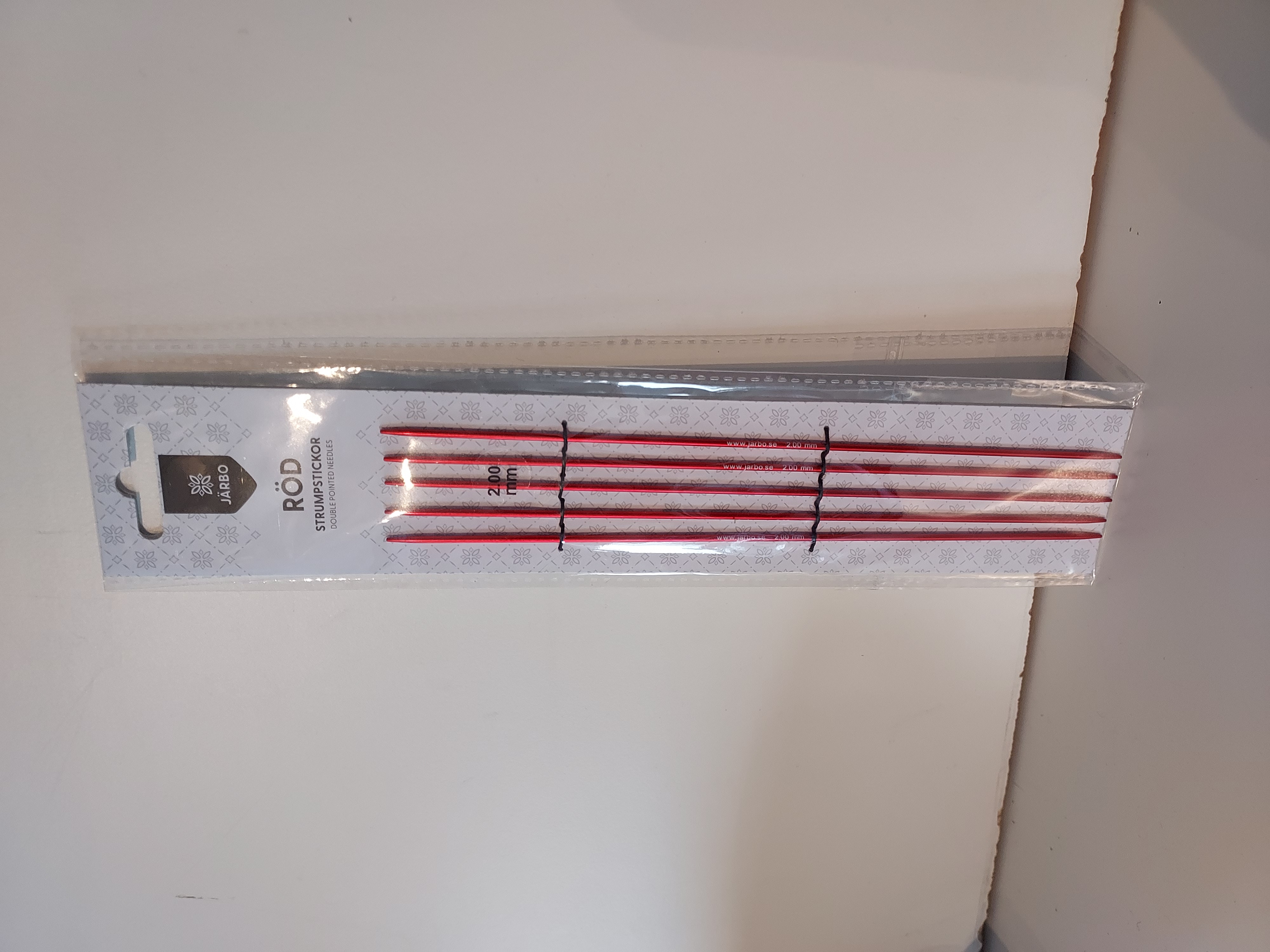 Strumpstickor 2 mm 20cm röd i metall Järbo