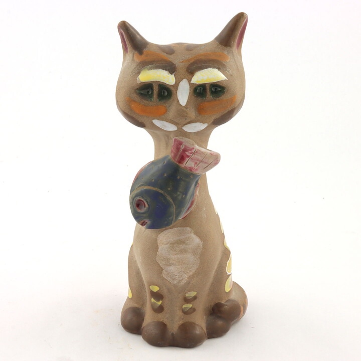 Dorothy Clough (1960s) Charming Cat with Fish 18 cm