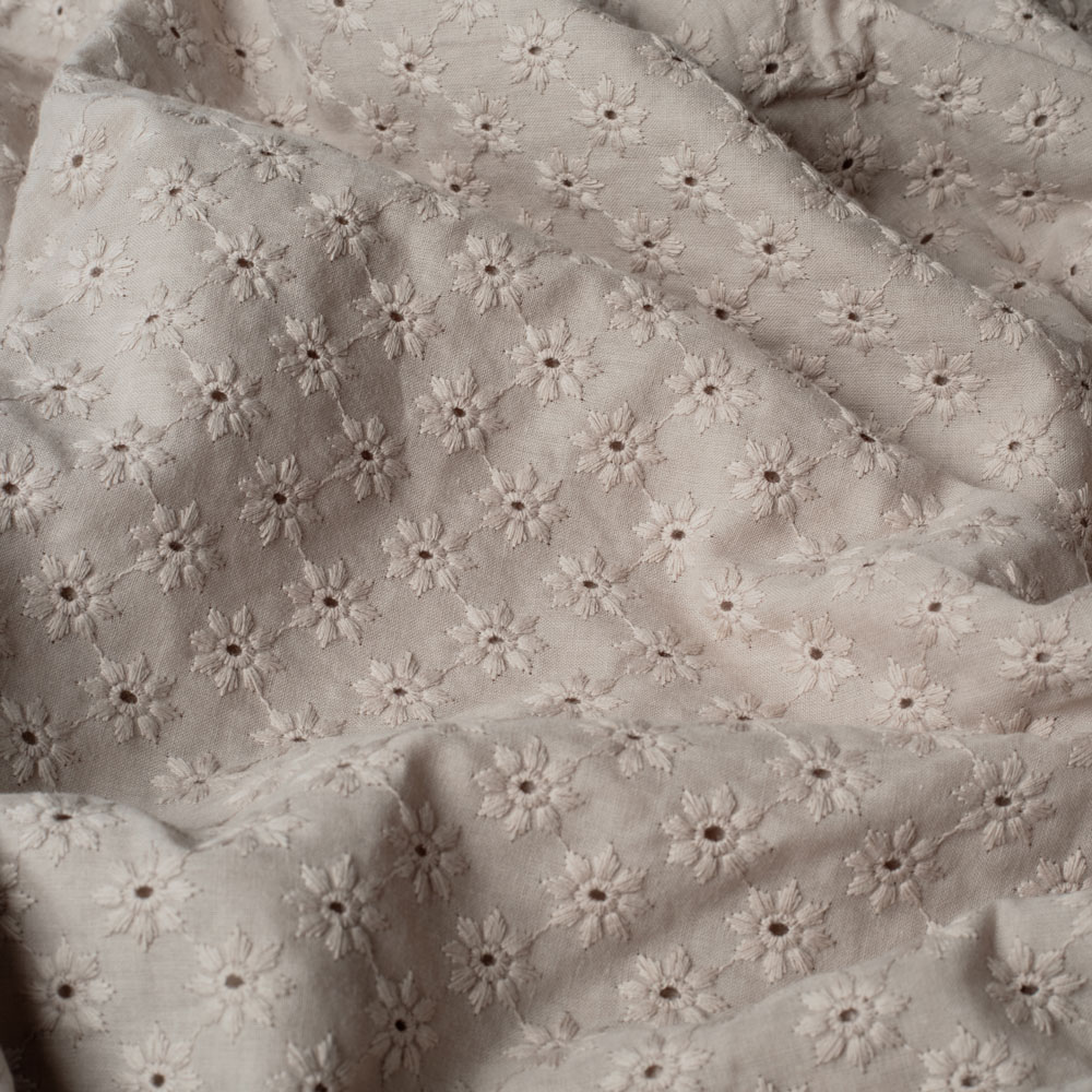 DAISY EMBROIDERY - LIGHT TAUPE - 5