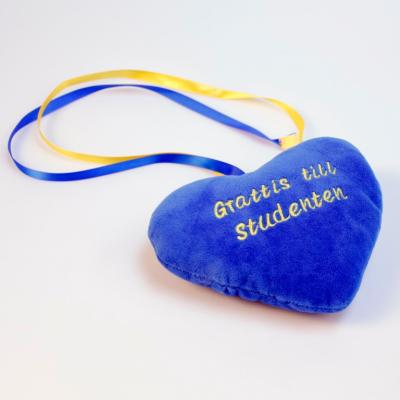 Hjärta 14x17cm mjukis grattis till studenten