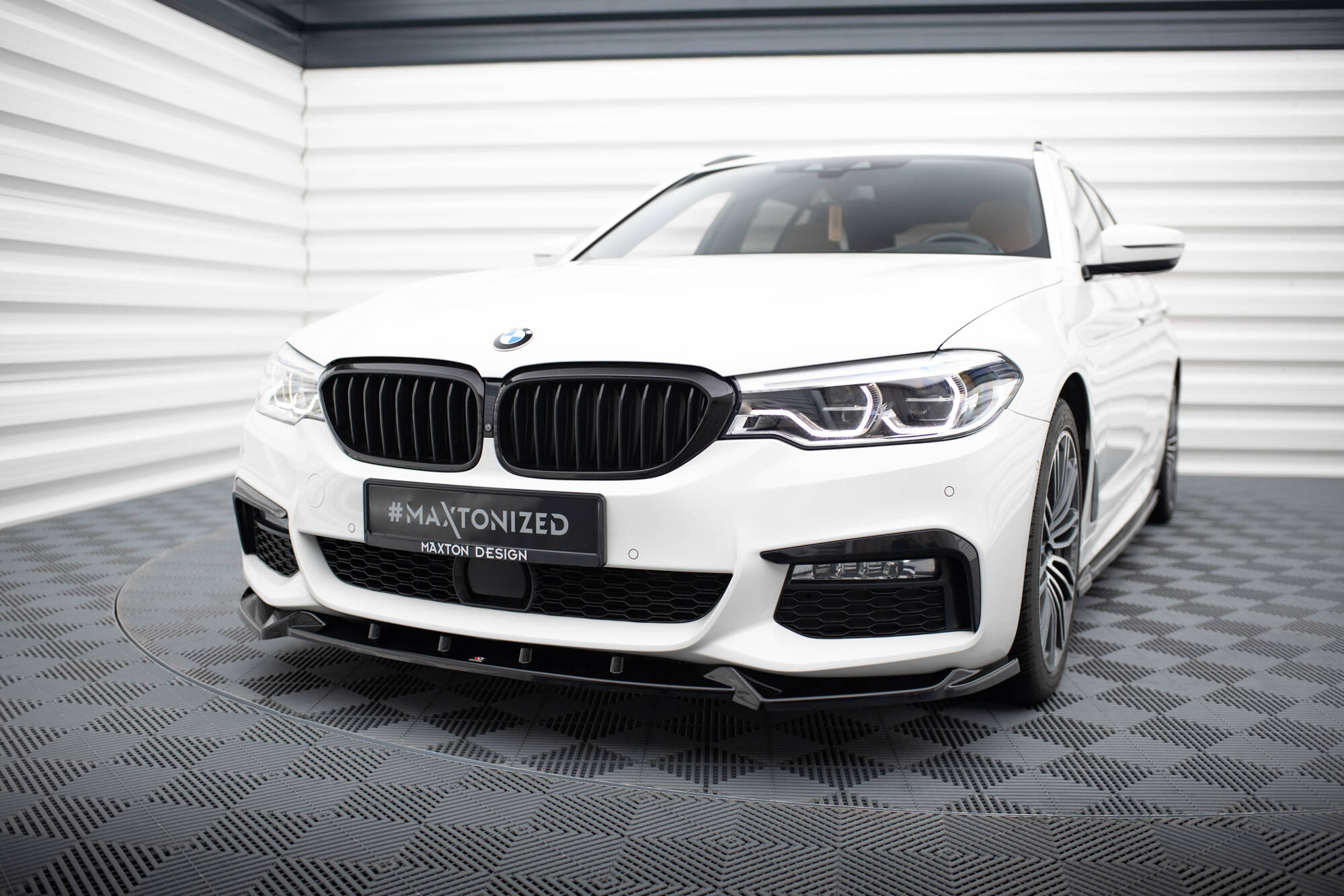 Maxton - FRONT SPLITTER V.4 BMW 5 M-PACK G30 / G31 - ABS Plast Blanksvart - 4