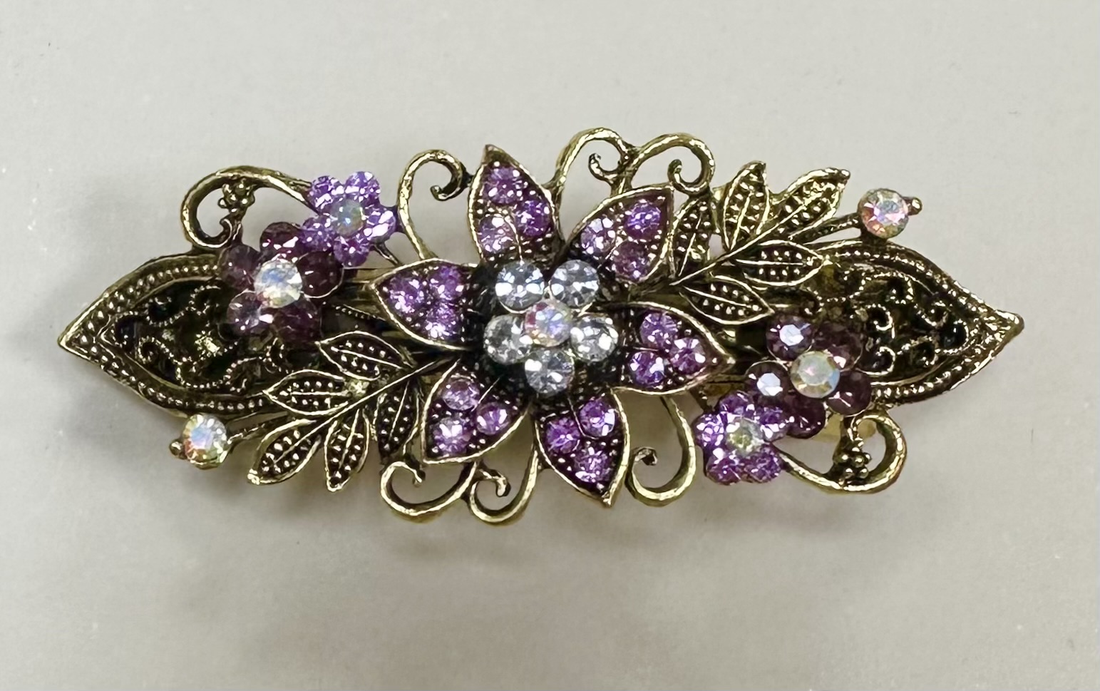 Mässingfärgad klämma med strass- lila