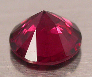 Impresionante granate rodolita natural con talla de diamante de 1,30 ct y 6,8 mm - 2