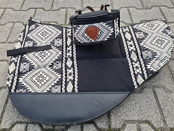 EDIX® Westernpad filtad ull RoundSkirt (inkl. 8 st ilägg), Black Aztec