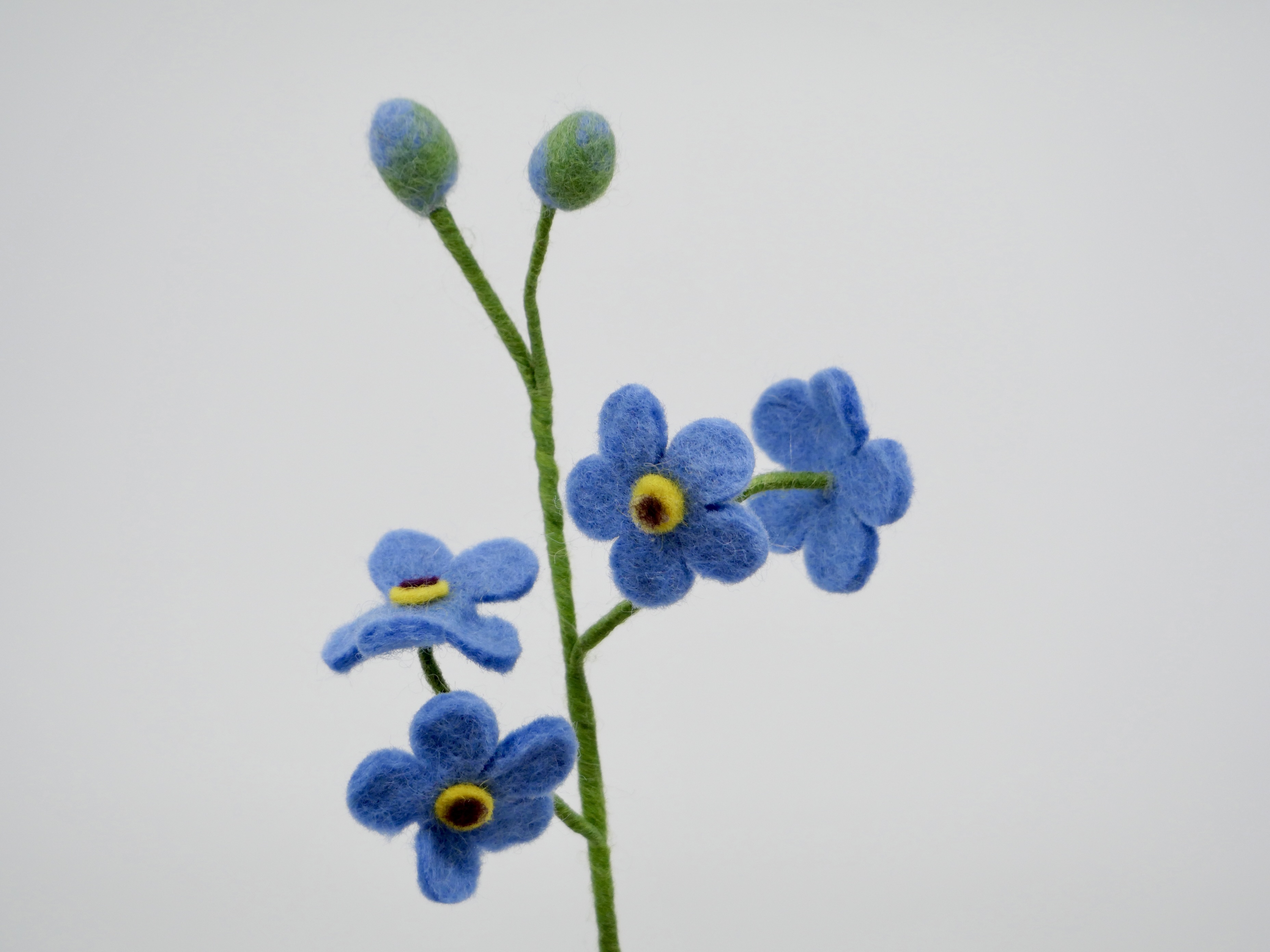 Blommor i tovad ull