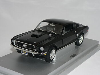 Ford Mustang  GT 1968  1:18  Ertl/Auto World  ( Street Machine ) Sliten Kartong