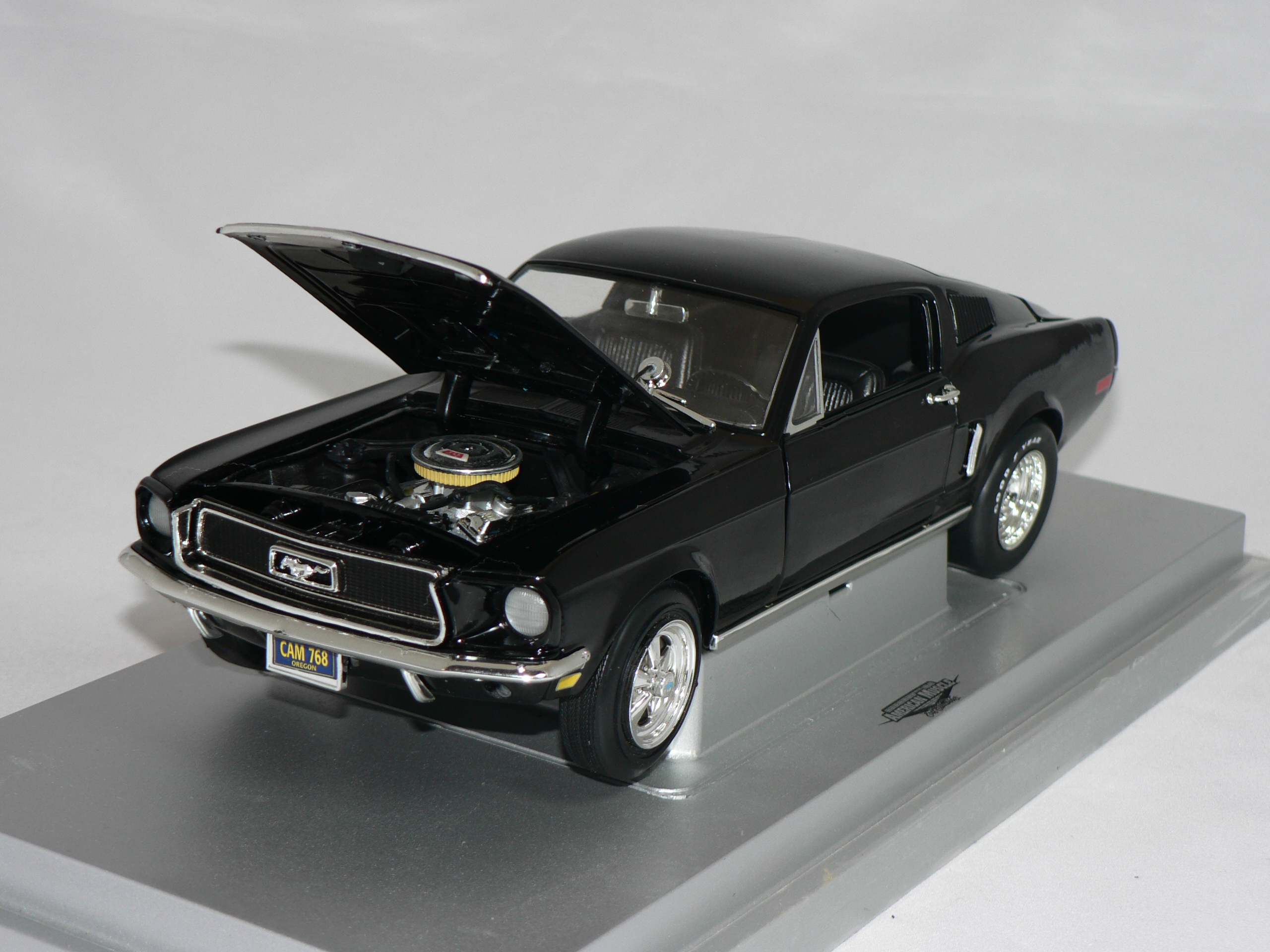 Ford Mustang  GT 1968  1:18  Ertl/Auto World  ( Street Machine ) Sliten Kartong - 4