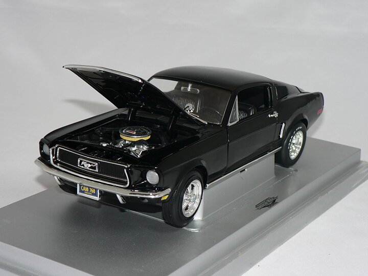 Ford Mustang  GT 1968  1:18  Ertl/Auto World  ( Street Machine ) Sliten Kartong