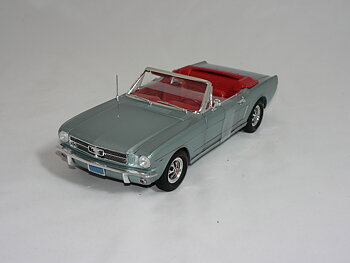 Ford Mustang  Cab  1965    1:18  Ertl/Auto World