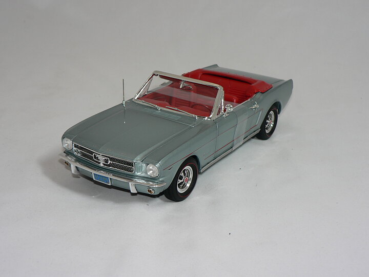 Ford Mustang  Cab  1965    1:18  Ertl/Auto World
