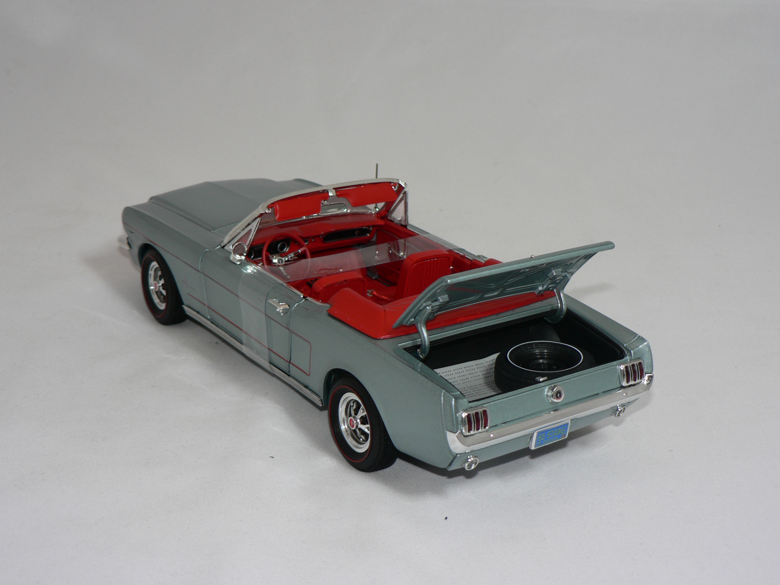 Ford Mustang  Cab  1965    1:18  Ertl/Auto World - 4
