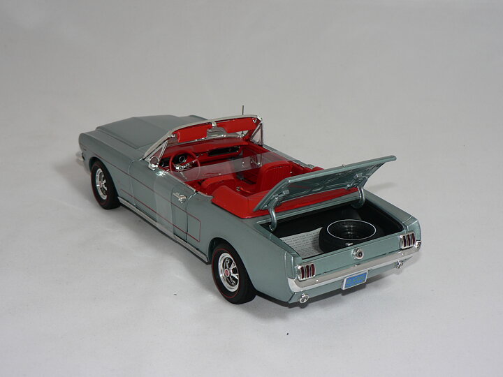 Ford Mustang  Cab  1965    1:18  Ertl/Auto World