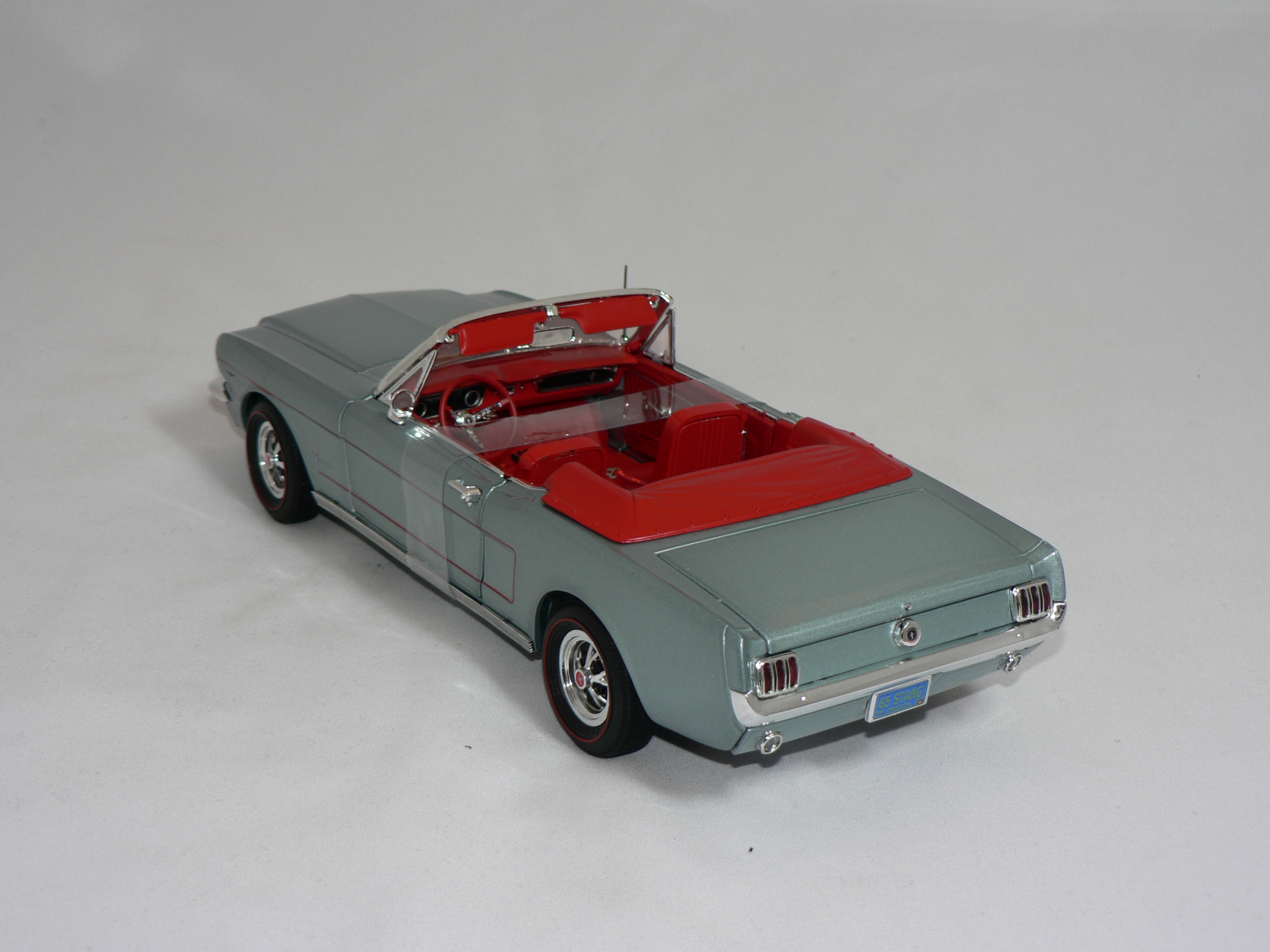 Ford Mustang  Cab  1965    1:18  Ertl/Auto World - 3
