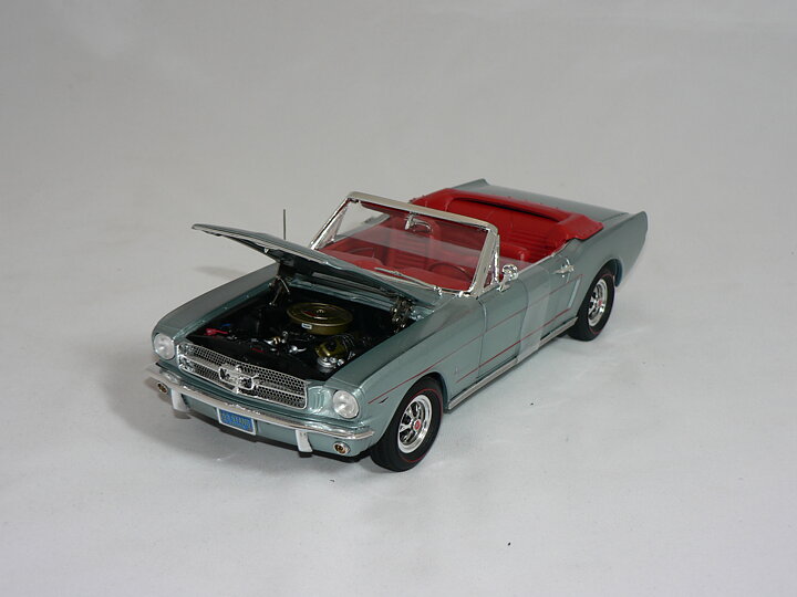Ford Mustang  Cab  1965    1:18  Ertl/Auto World