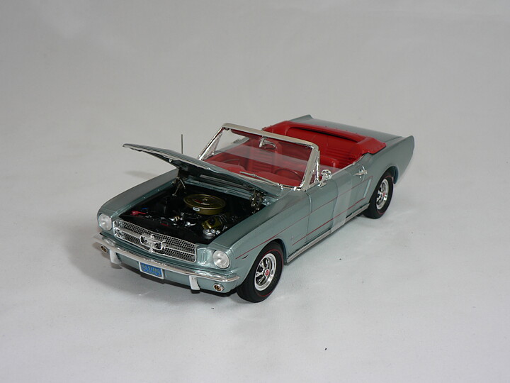 Ford Mustang  Cab  1965    1:18  Ertl/Auto World