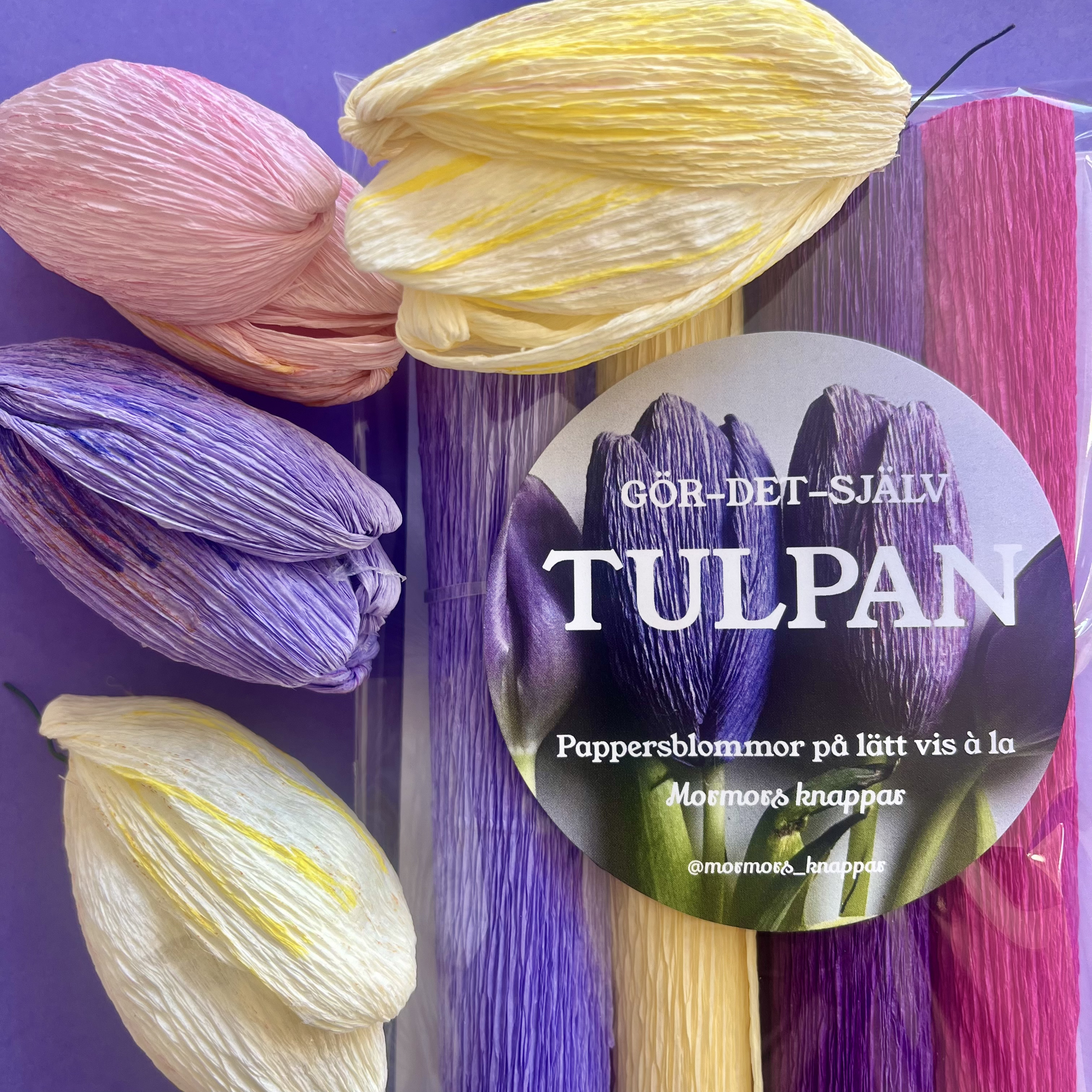 Bild på pappersblommor i form av tulpaner