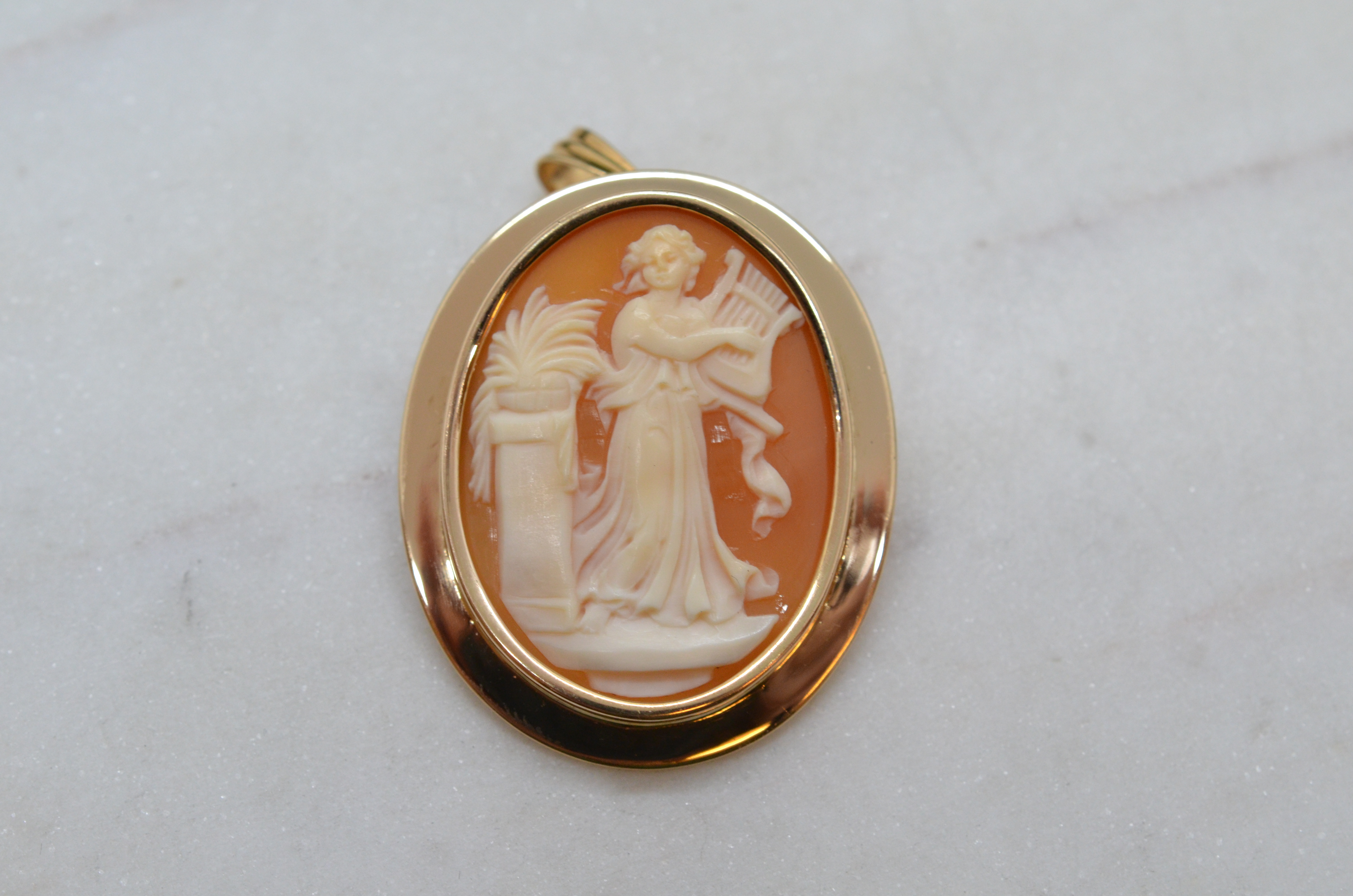Vintage 18k cameo brooch/pendant, 1960