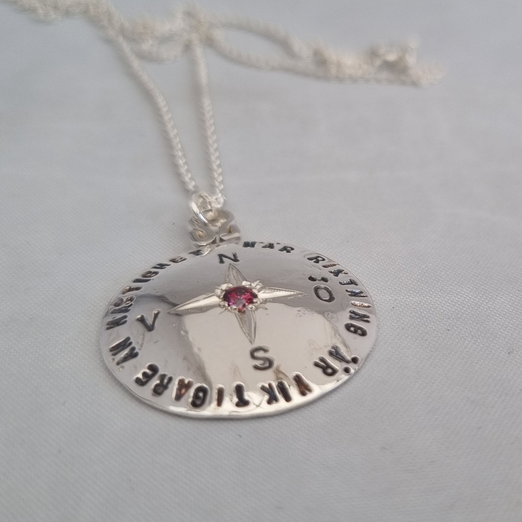Handgjort silverhalsband Livskompass NÄR RIKTNING ÄR VIKTIGARE ÄN HASTIGHET 45 cm lång kedja - 3
