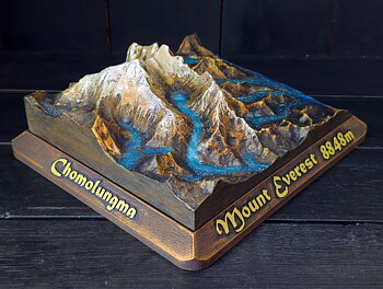 Handmålad 3D modell av Mount Everest  [L]