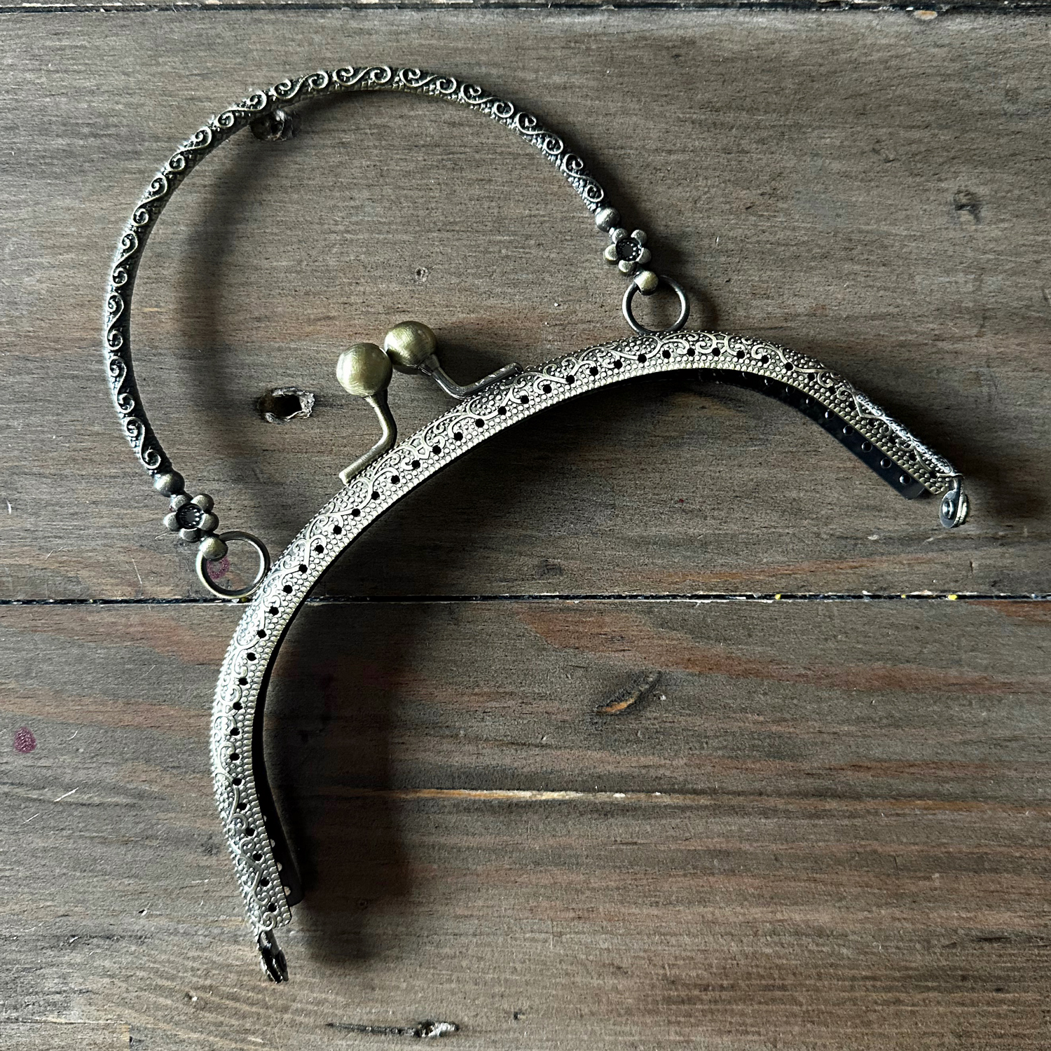 Väskknäppe med handtag, antikguld (16,5 cm)