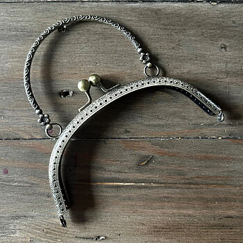 Väskknäppe med handtag, antikguld (16,5 cm)