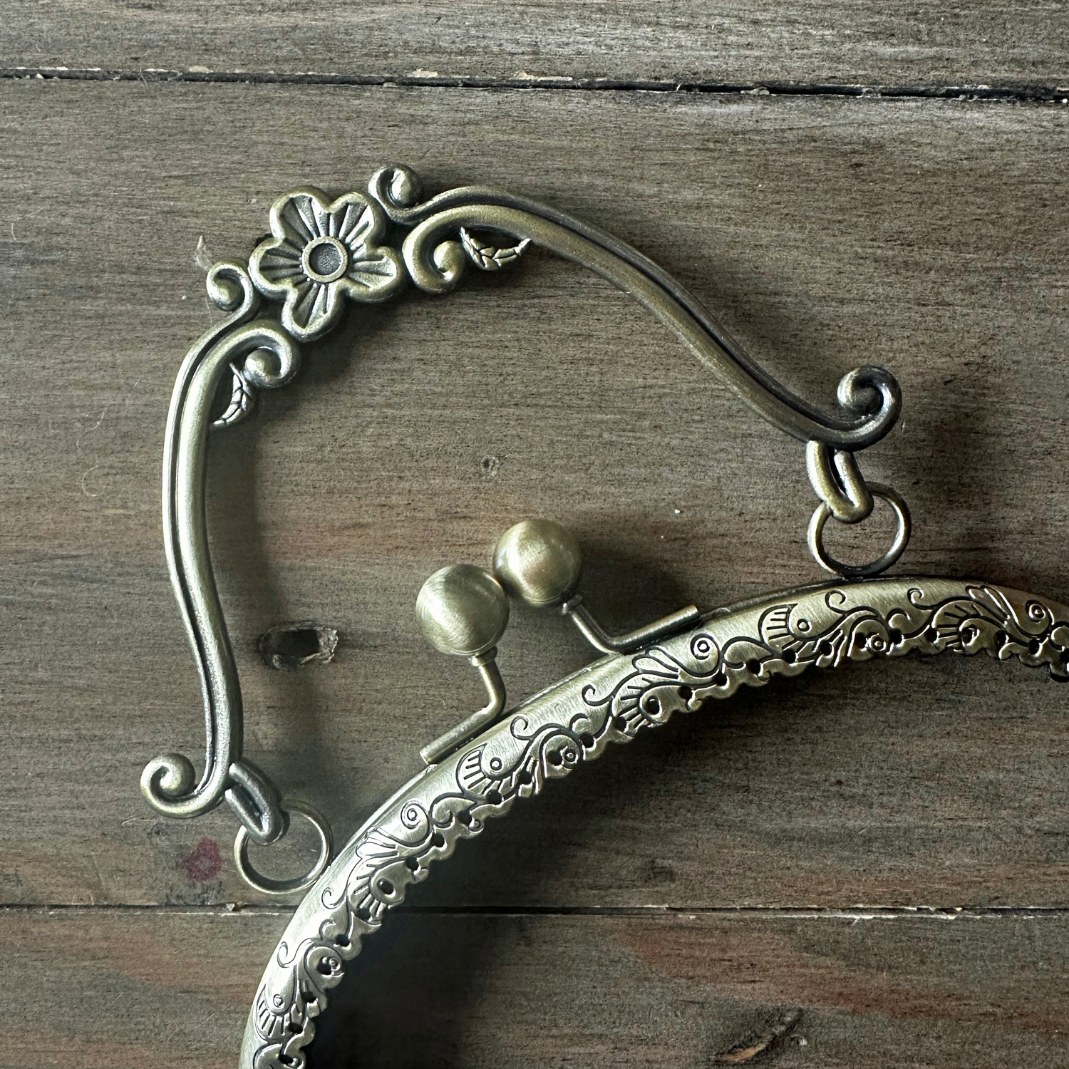 Väskknäppe med sirligt handtag, antikguld (16,5 cm) - 3