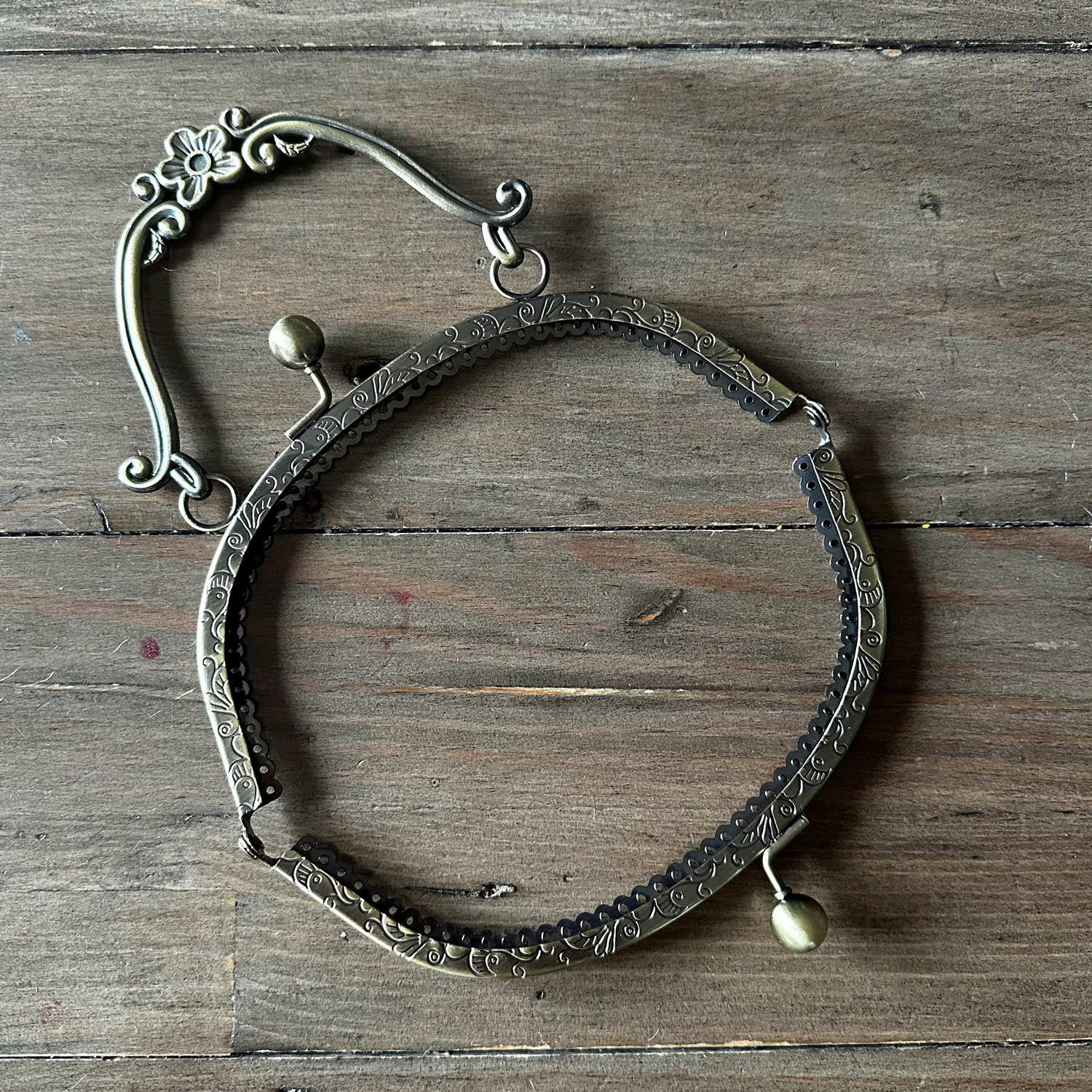 Väskknäppe med sirligt handtag, antikguld (16,5 cm) - 2