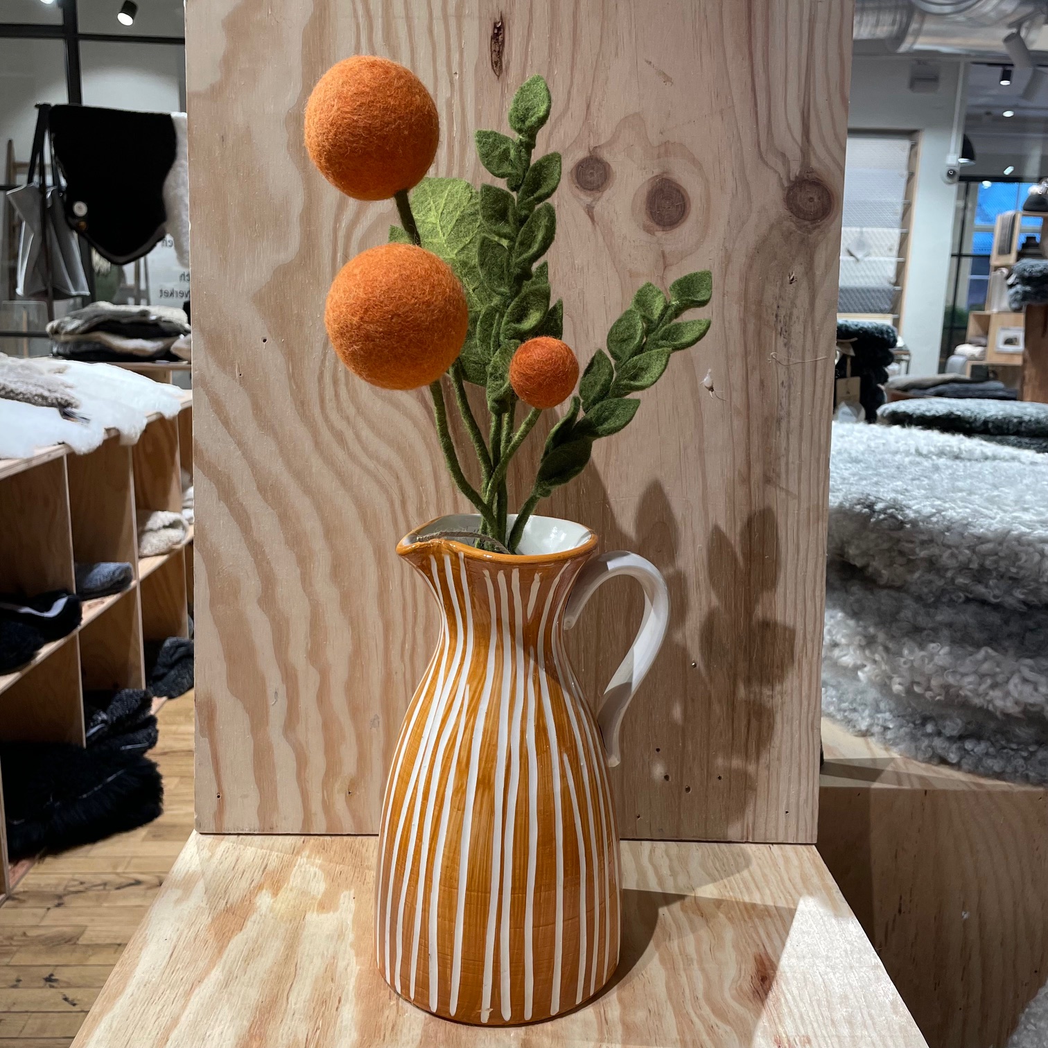 Blomsteruppsättning Orange mix av ullblommor 