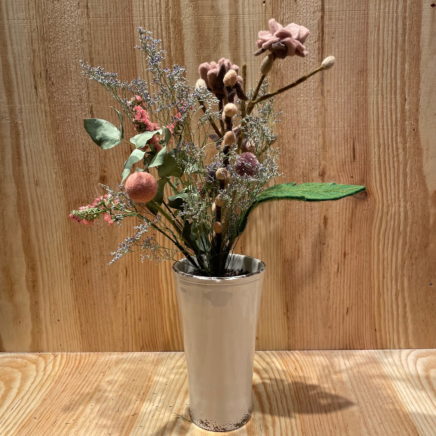Blomsteruppsättning Magnolia - Eukalyptus av ullblommor 
