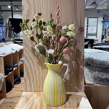 Blomsteruppsättning Äpplekvistar av ullblommor 
