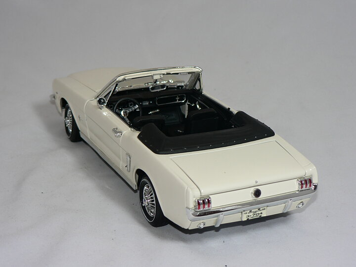 Ford Mustang  Cab  1964 1/2   1:18  Motor Max  ( 3064 Pieces )