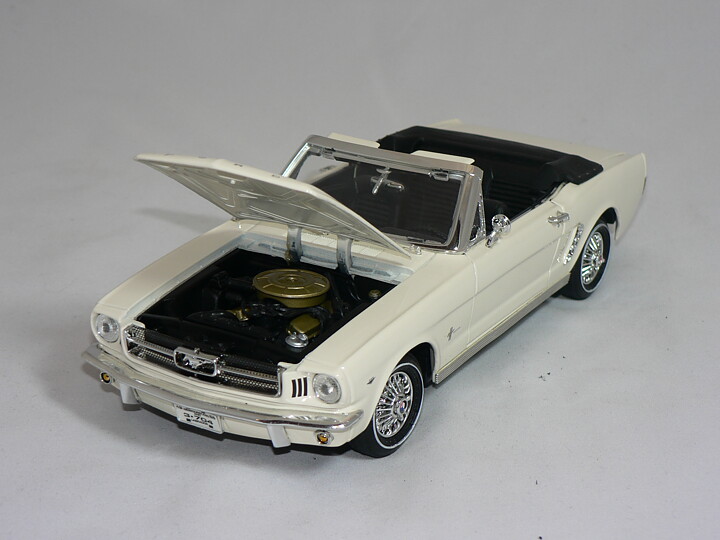 Ford Mustang  Cab  1964 1/2   1:18  Motor Max  ( 3064 Pieces )