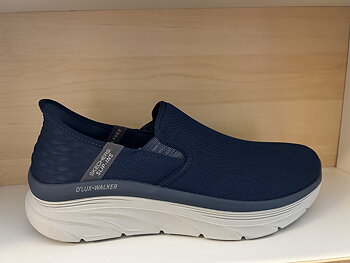 SKECHERS  Mens D´LUX  Walker. Slip-ins = bara att kliva i utan skohorn eller fingrar.  Memory Foam innersula.