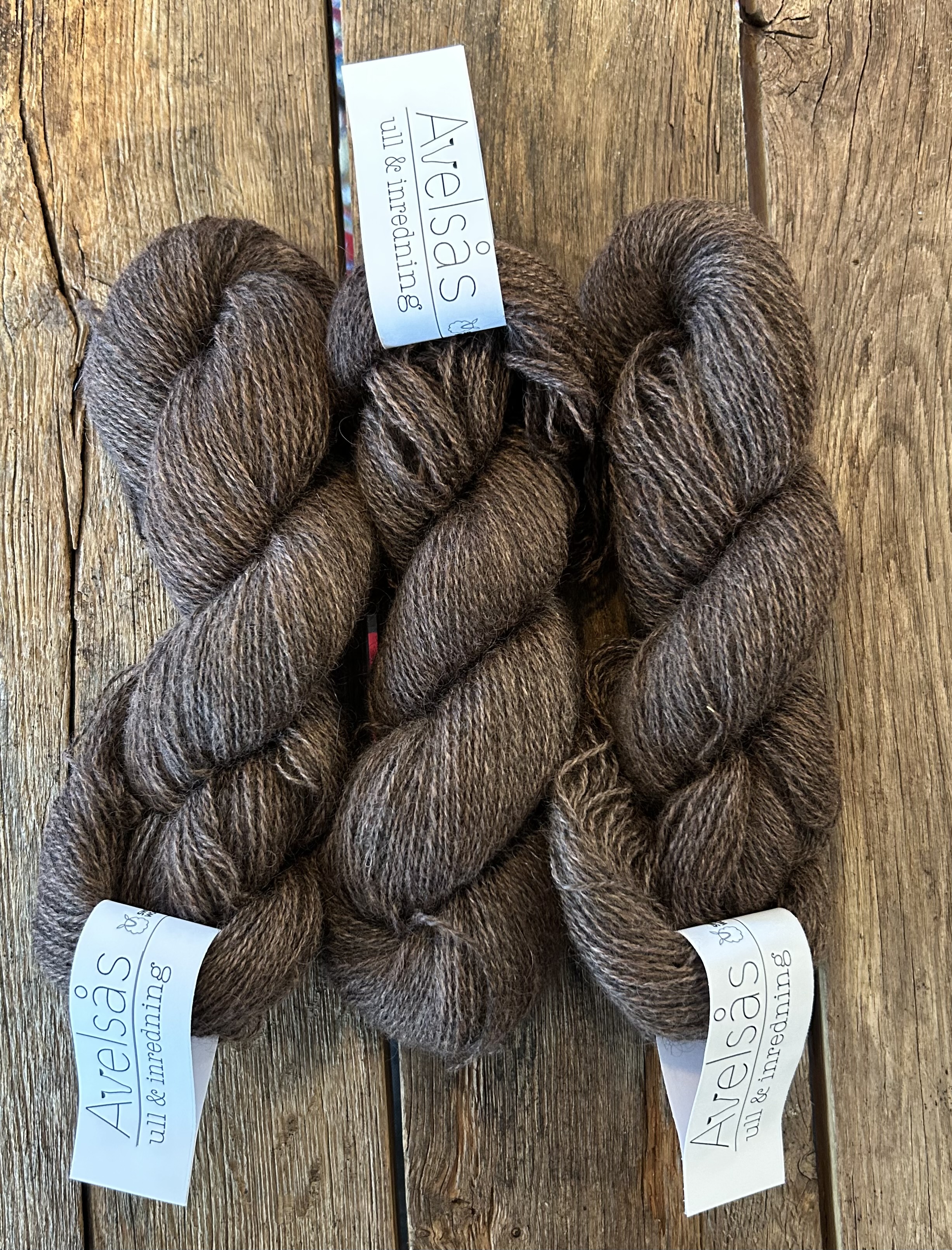 Brown bear 2-thread Gotland lambswool yarn