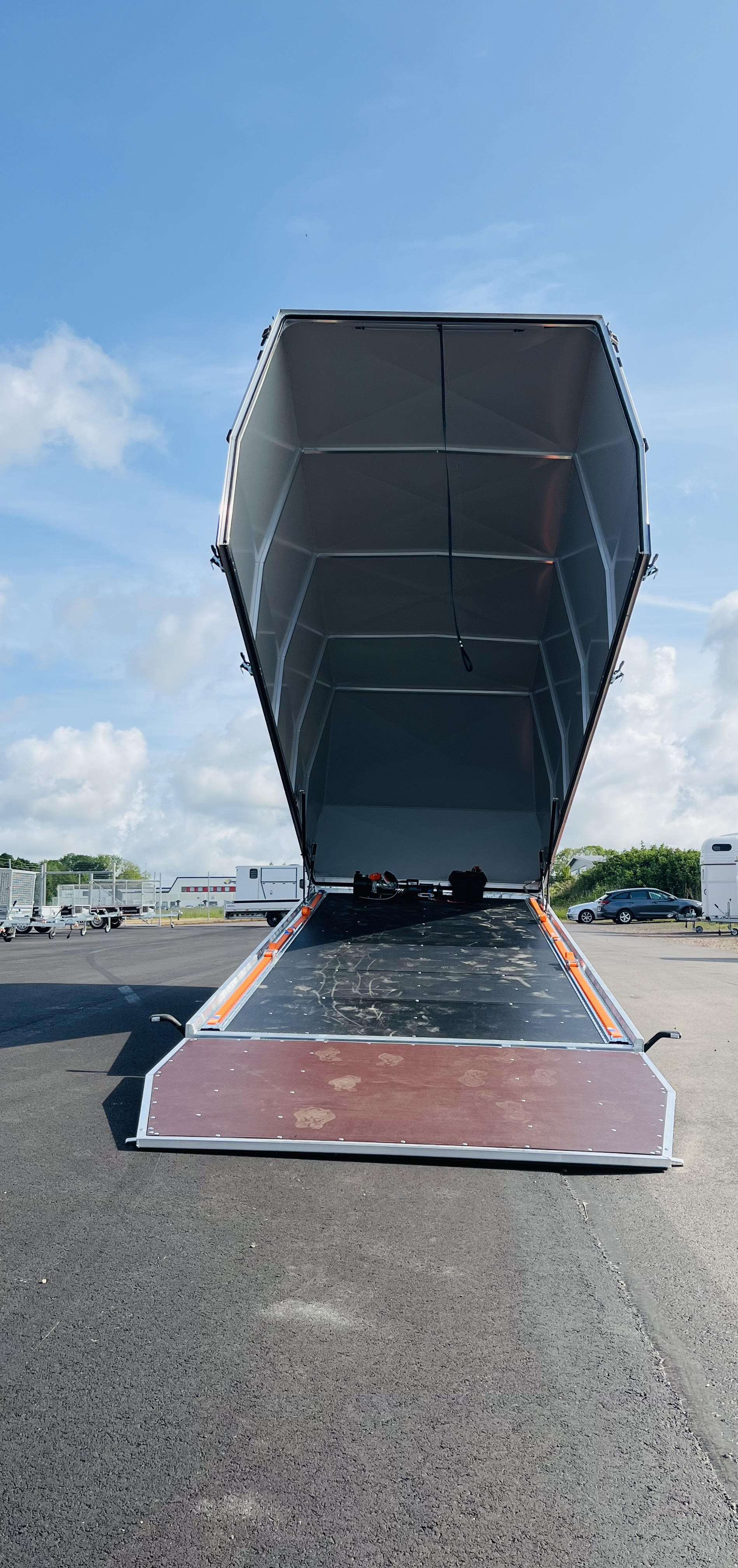 4P TrackDay 550TD G2 Biltrailer 210 x 550 cm 2 axlad - 4