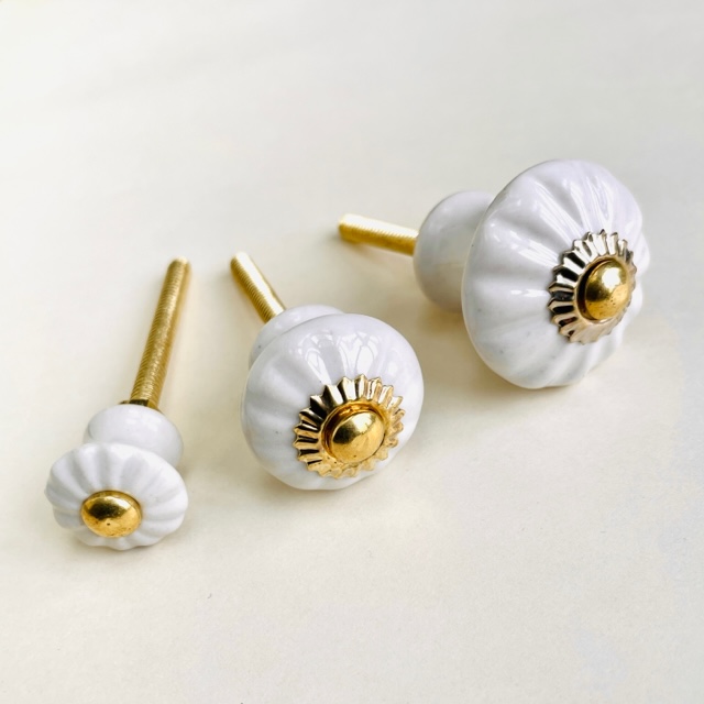 Porcelain knob S-M-L brass screw