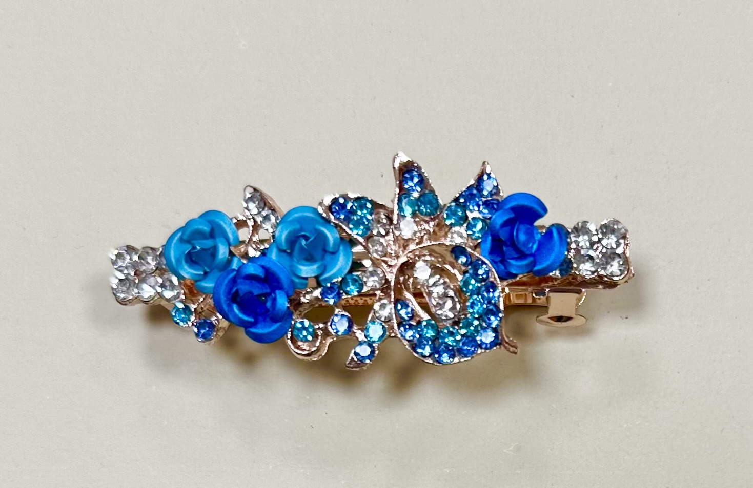 Liten klämma med rosor med strass, turkos