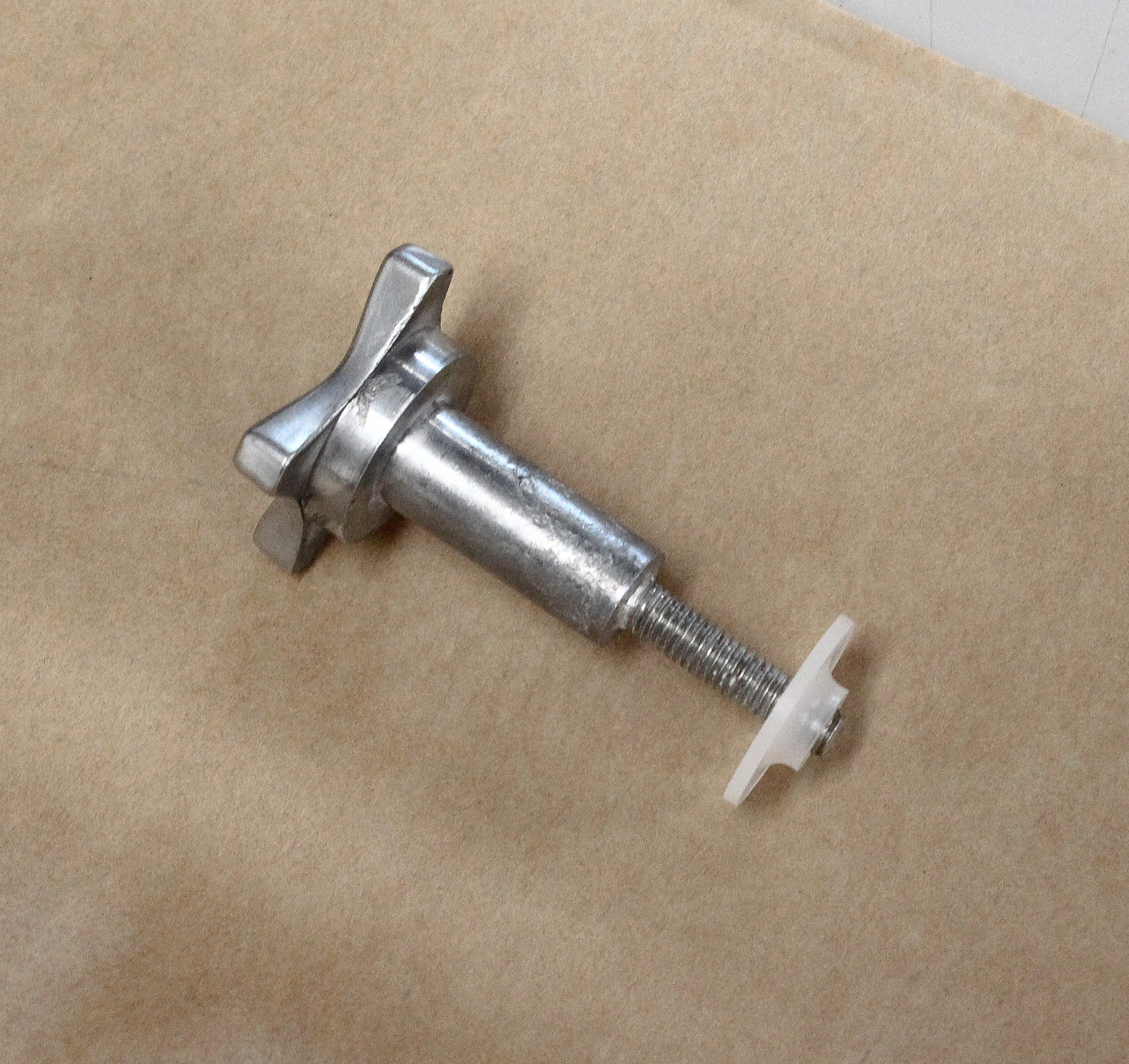 Sidokåpskruv 517, plastbricka - 2
