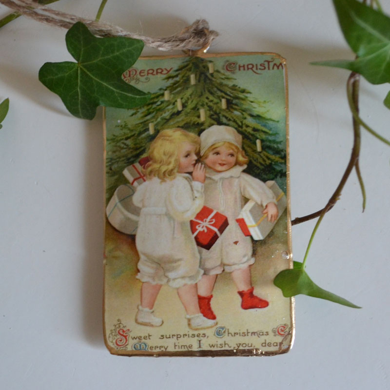 Emaljhänge nostalgi - barn med julklappar