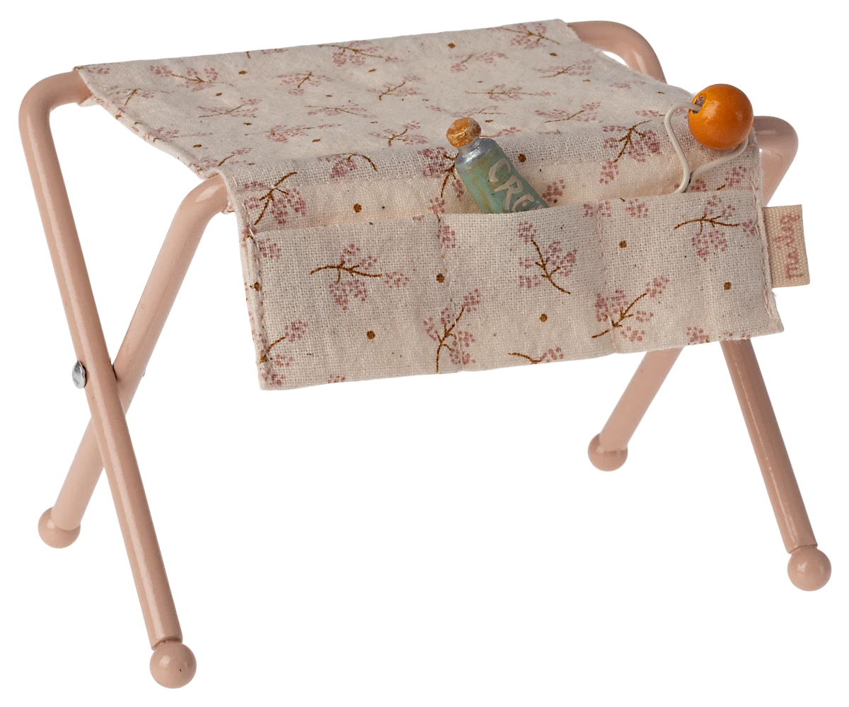 Maileg - Nursery table, Baby mouse - Rose