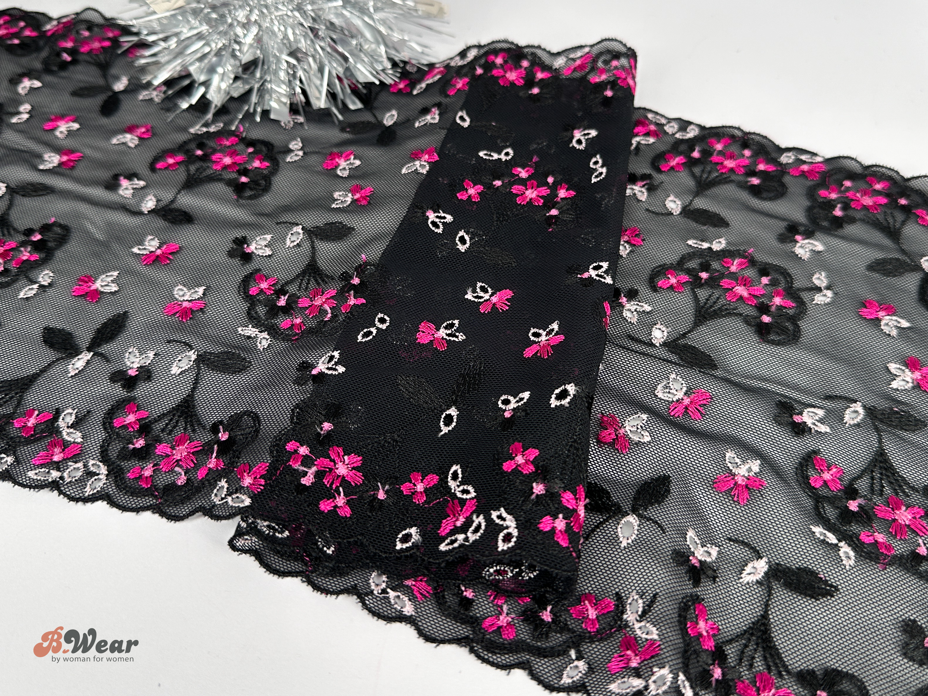 Non stretch lace in Black with sweet flowers 23 cm