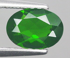 Impresionante piedra preciosa de diópsido de cromo natural de talla ovalada