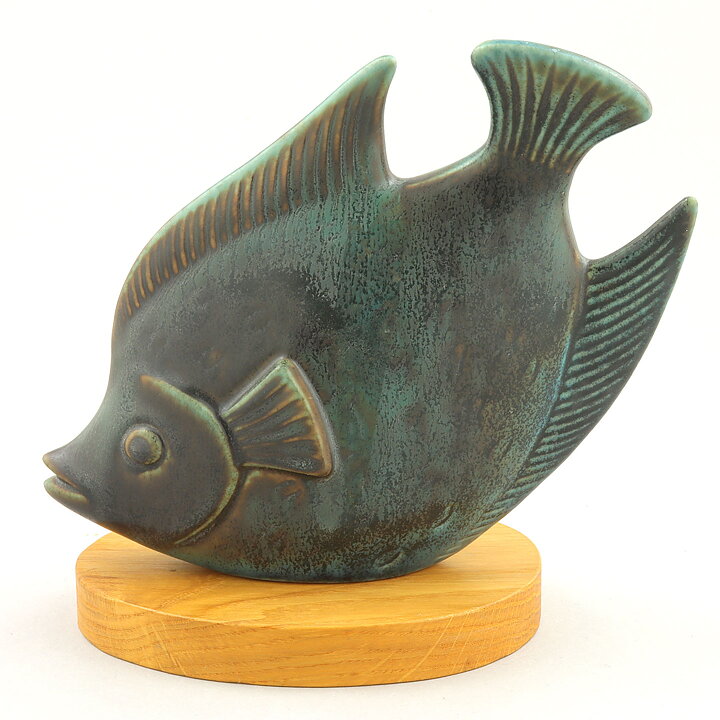 グナー・ニールンド  木製の台に乗った緑色のモダンな魚  17cm  1951年