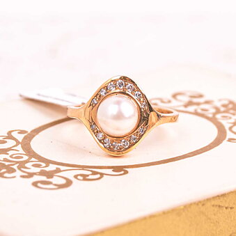 Pärlring 18k med 0,13ct diamanter, Vintage