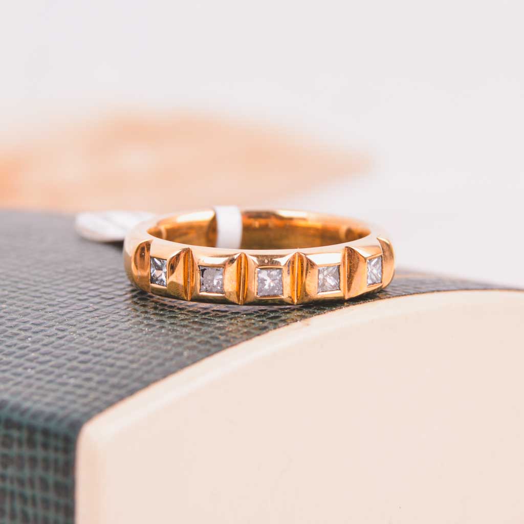 Kulta sormus 18k, jossa 0,30ct timantteja, Vintage
