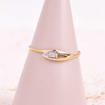 Guldring 18k med 0,01ct diamanter, Vintage
