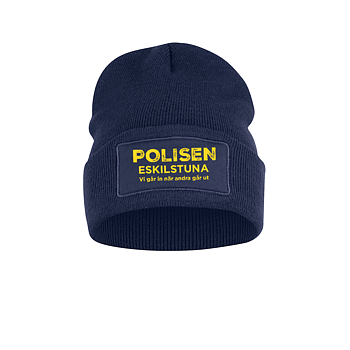 Stickad mössa med patch