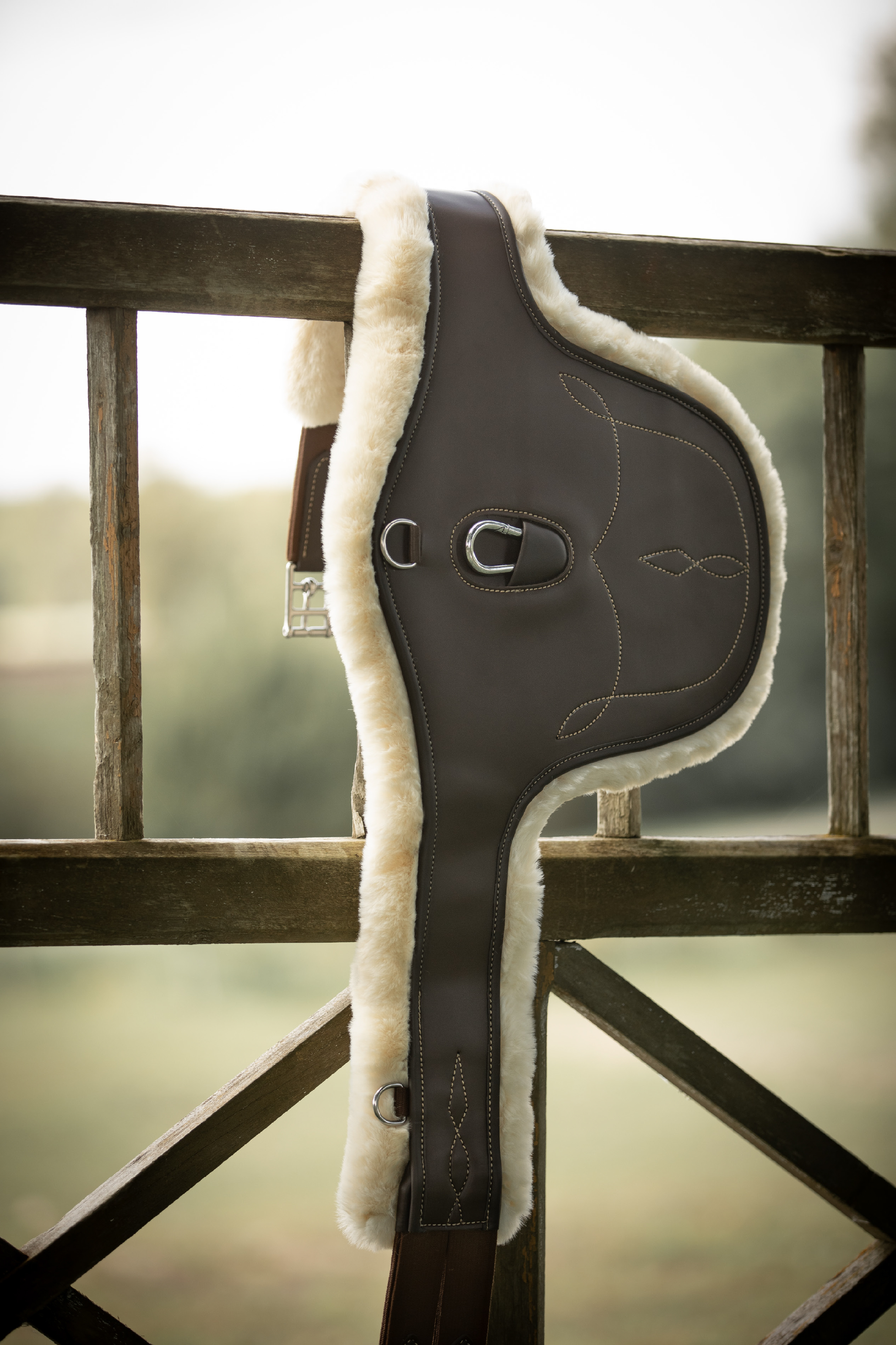 LIPPO Stud Guard Girth Smart With Fur - Black