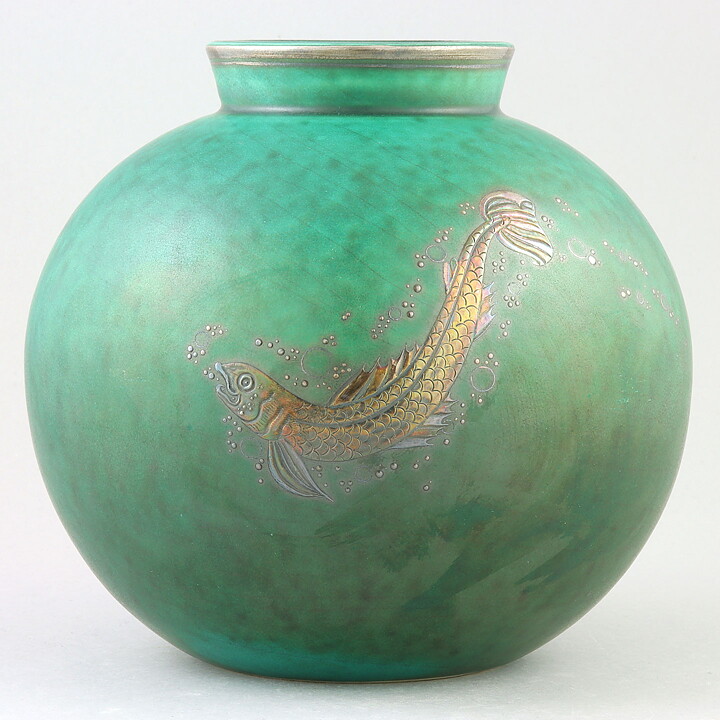 ヴィルヘルム・コーゲ  Argentaシリーズ  荘厳な球形のベース  魚の模様  (17cm)  1946年